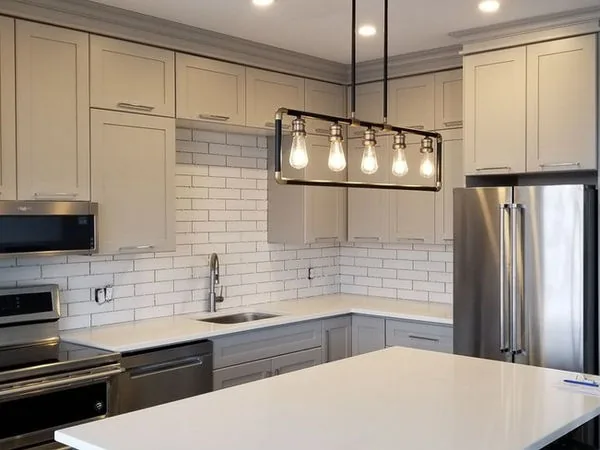 Guelph condo kitchen with crown moulding run to the ceiling and subway tile